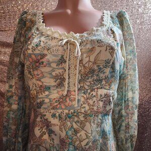 Vintage 1970s floral Multicolor Dress. Formal: Wedding, Prom, Homecoming.